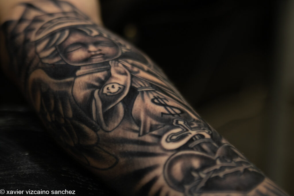 tataujes de angel ante bazo